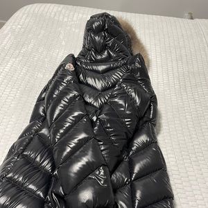 Moncler Fulmarus Fur-Trim Hood Chevron Puffer Coat BLACK (size small)